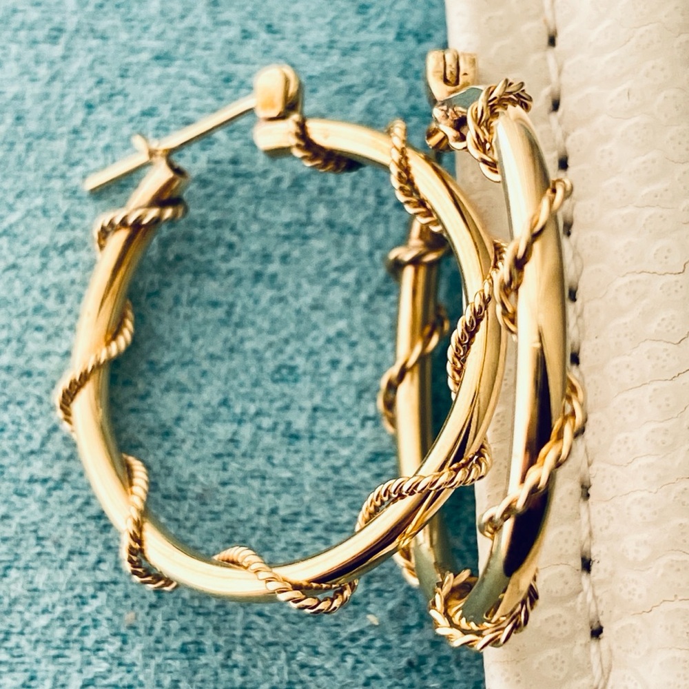 14K Gold Rope Detail Hoop Earrings - Picture 4 of 7